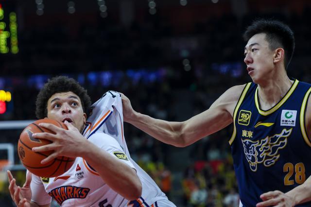 亚博体育-悬崖边上海该如何调整？押宝洛夫顿不该是唯一选择