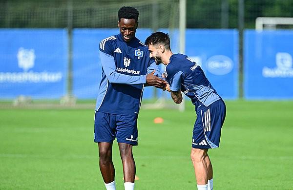 法比奥-维埃拉:我能踢10号位和右边锋;我和洛孔加有默契