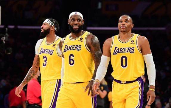 体育游戏-巨头合体磨合阵痛不可少 老詹：能解决问题是关键