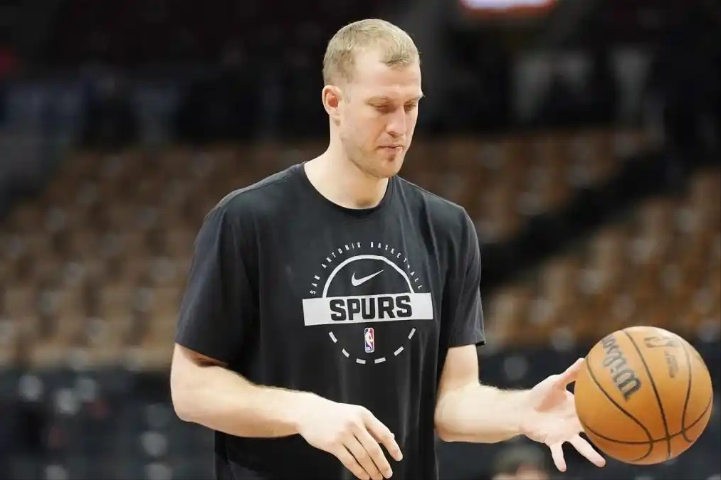 Yabo-一夜官宣3签1裁：马刺签约21篮板9助攻妖塔，25+10控卫签约步行者