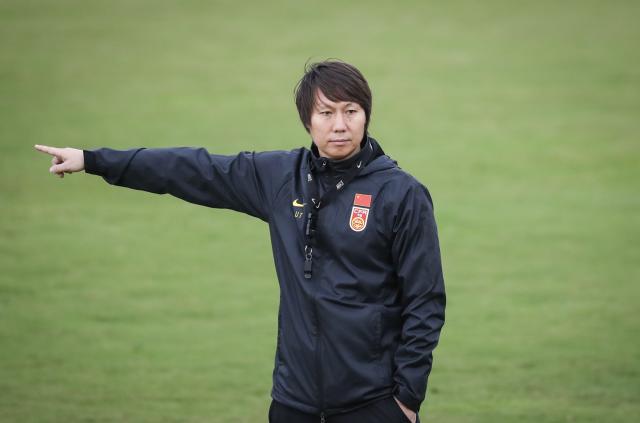 亚博体育-李铁：费南多受伤退出集训 国足最大对手是“伤病”